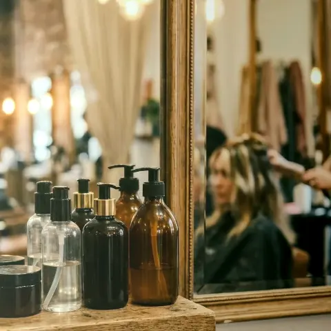 Vogel Horn – Balayage & Farbtechniken